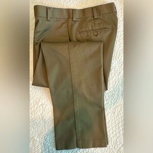 NWOT Men’s Flat Front Classic Fit Khaki Slacks